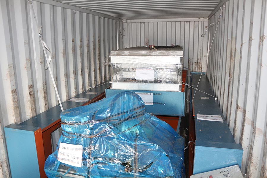 полная машина для производства фанеры экспортируется нашему клиенту в Индонезии