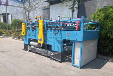 ГЕЕЛОНГ је извезао пнеуматску машину за наношење лепка од 8 стопа и машину за спајање прстију типа Л