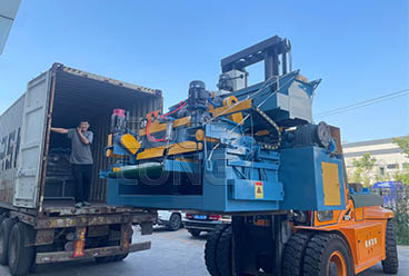 Геелонг је извезао линију машина за љуштење фурнира од 5 стопа, машину за брушење ивица фурнира и машину за спајање шалова од фурнира