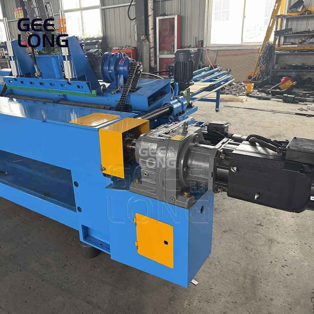 Линия отслаивания шпона на небольшом бревне, Джилонг