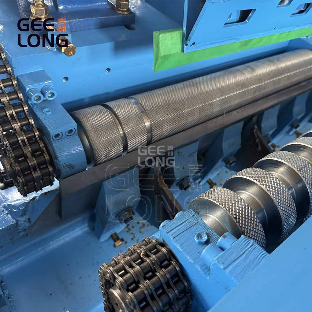 Линия отслаивания шпона на небольшом бревне, Джилонг