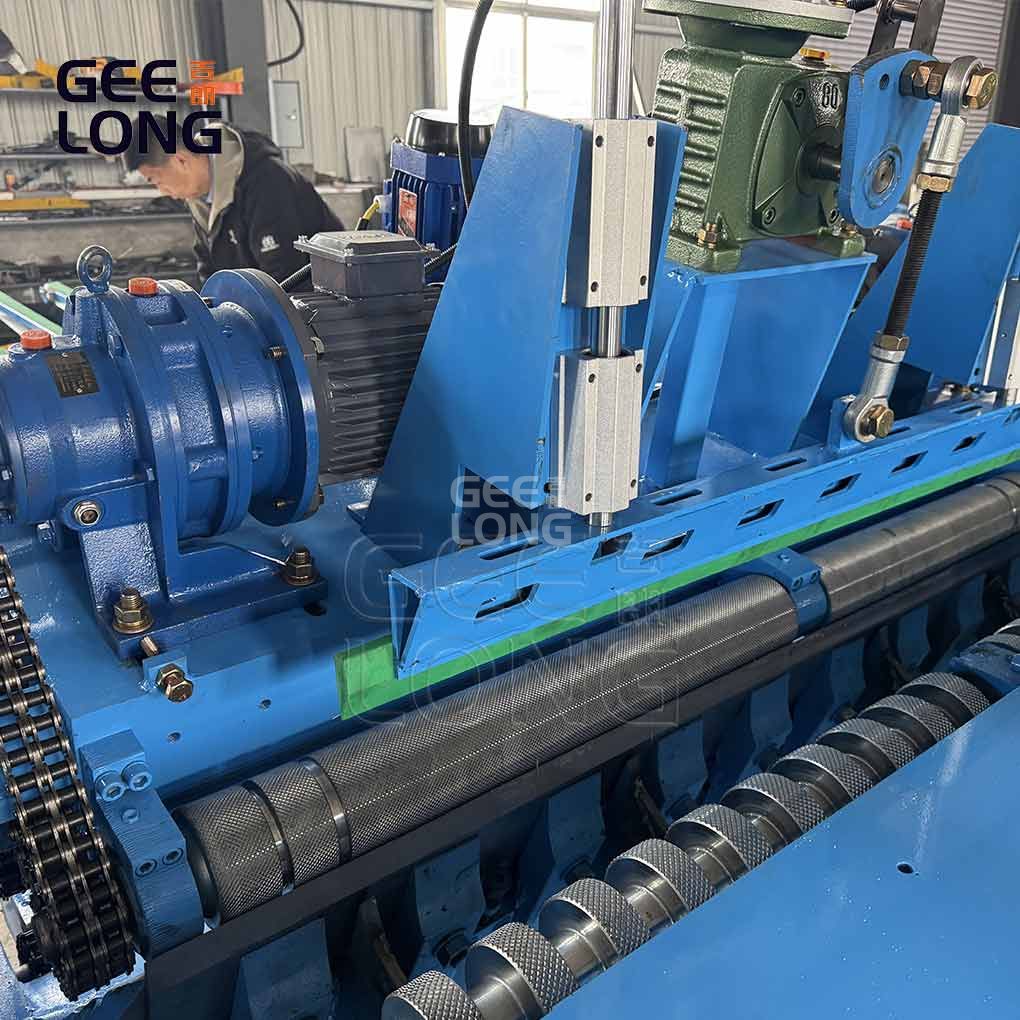 Линия отслаивания шпона на небольшом бревне, Джилонг